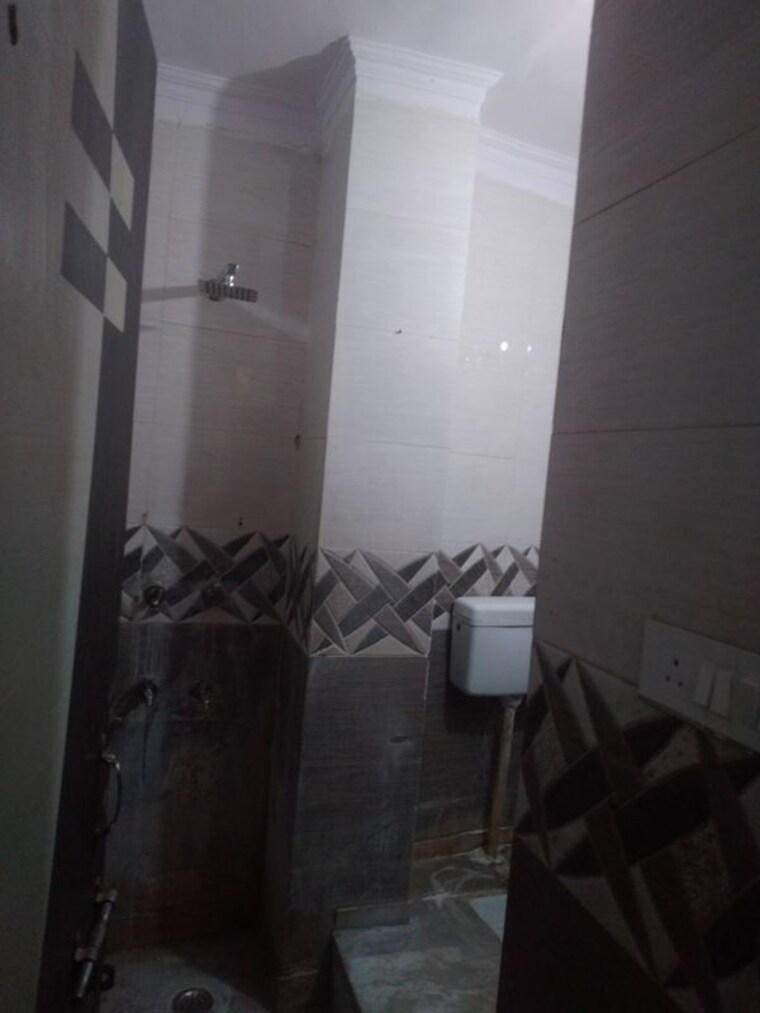 Bathroom, govindpuri 2 Bedroom 50 Sq.Yd. Builder Floor In Govindpuri Delhi 9752158
