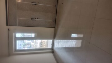 Room in 3 BHK Apartment at Pareena Micasa, Sector 68 – for Rent