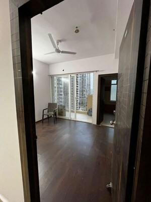 Room in 2.5 BHK Apartment at Mahagun Mywoods, Sector 16c Greater Noida – for Rent