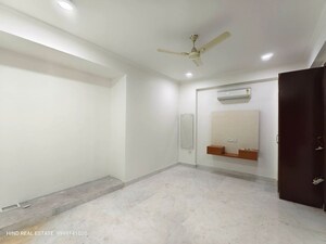 Room in 4 BHK Apartment at Saket – for Rent