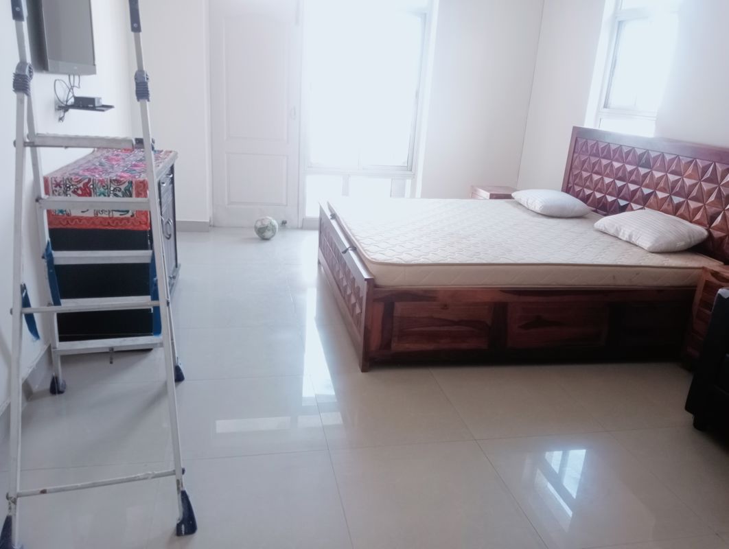 3.5 BHK + Servant Room Apartment For Sale in Unitech Uniworld Gardens