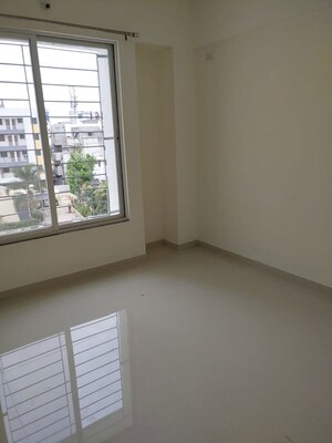 Room in 3 BHK Apartment at Blue 27th Avenue, Bavdhan – for Rent