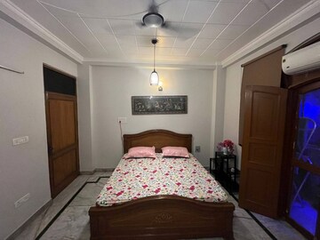 Bedroom in 2.5 BHK Apartment at Saket – for Rent