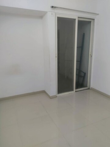 Room in 2 BHK Apartment at Mantra Insignia, Mundhwa – for Rent