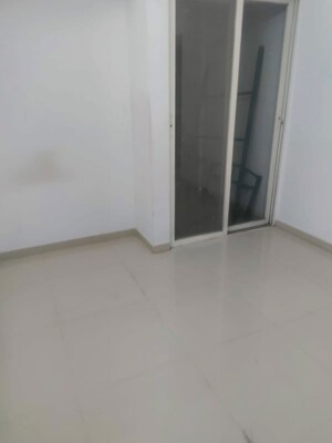 Room in 2 BHK Apartment at Mantra Insignia, Mundhwa – for Rent