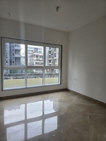 Room in 3 BHK Apartment at Shapoorji Pallonji The Designate, Khar West – for Rent