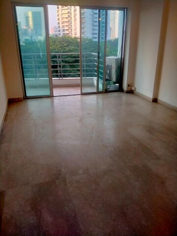 Room in 4 BHK Apartment at Parsvnath Exotica, Sector 53 – for Rent