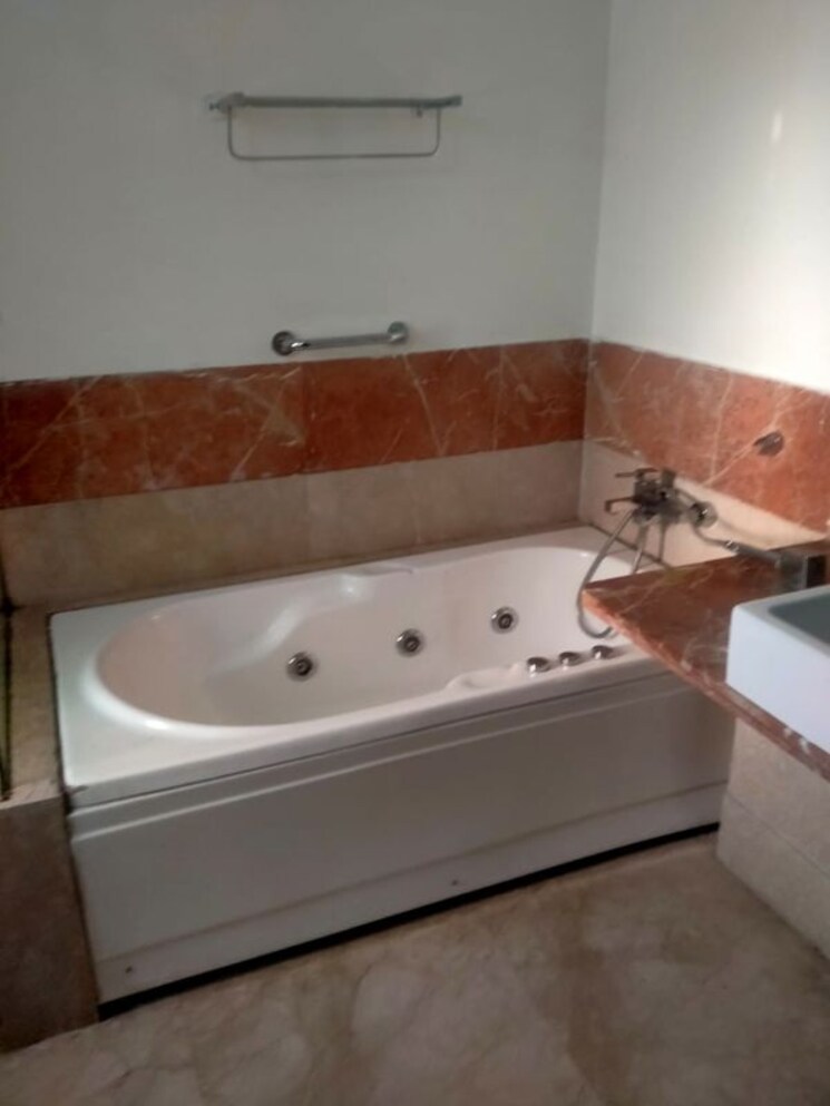 Bathroom, parsvnath-exotica 4 Bedroom 3390 Sq.Ft. Apartment In Sector 53 Gurgaon 9752967