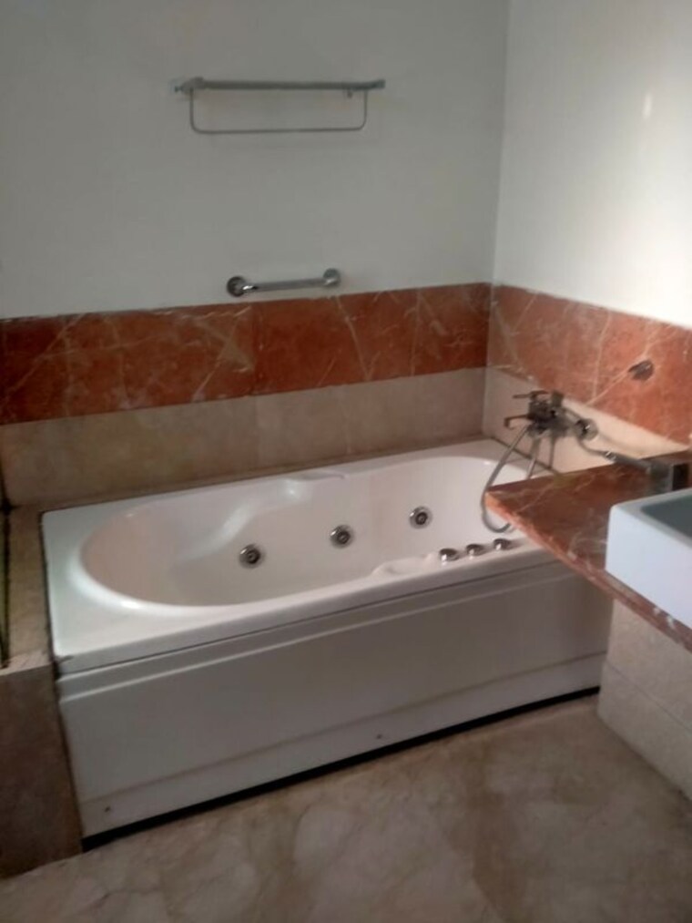 Bathroom, parsvnath-exotica 4 Bedroom 3390 Sq.Ft. Apartment In Sector 53 Gurgaon 9752967