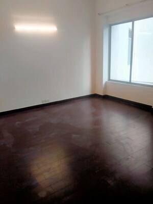 Room in 4 BHK Apartment at Parsvnath Exotica, Sector 53 – for Rent