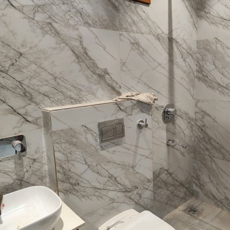 Bathroom, pitampura 3 Bedroom 110 Sq.Yd. Apartment In Pitampura Delhi 9753019