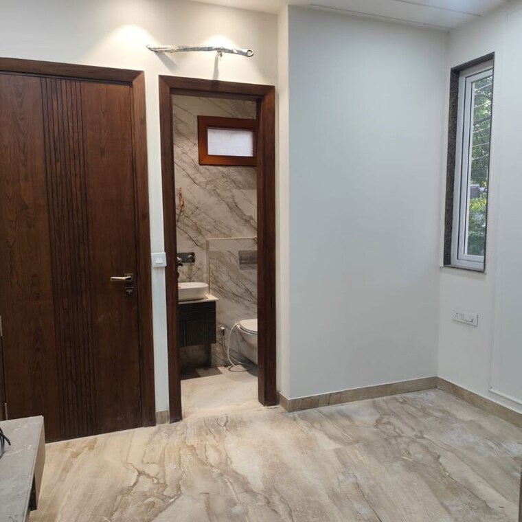 Room, pitampura 3 Bedroom 110 Sq.Yd. Apartment In Pitampura Delhi 9753019