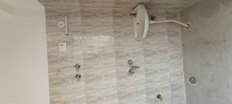 Bathroom, vashisht-heights 2 Bedroom 466 Sq.Ft. Apartment In Sector 87 Faridabad 8647717