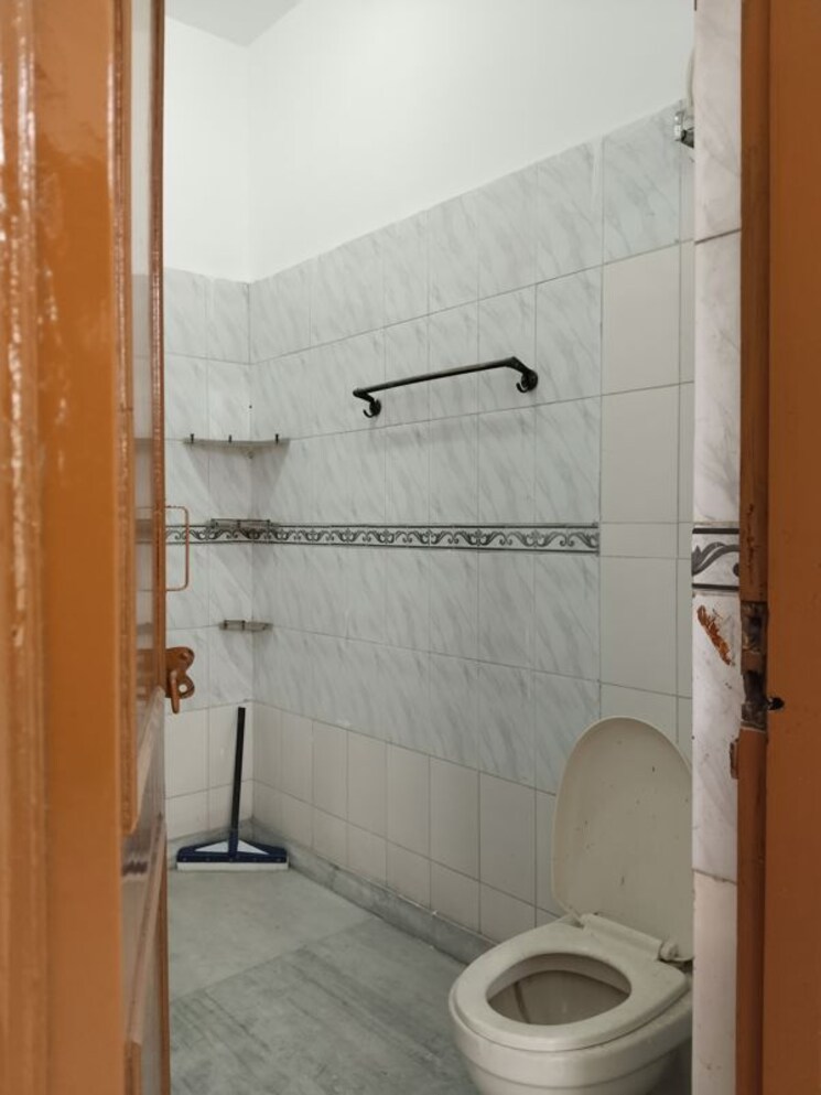 Bathroom, ashoka-enclave-3 2 Bedroom 1600 Sq.Ft. Apartment In Sector 35 Faridabad 9753148