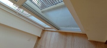 Furnished Amenities in 3 BHK Builder Floor at BPTP District Phase 2, Sector 84 – for Sale