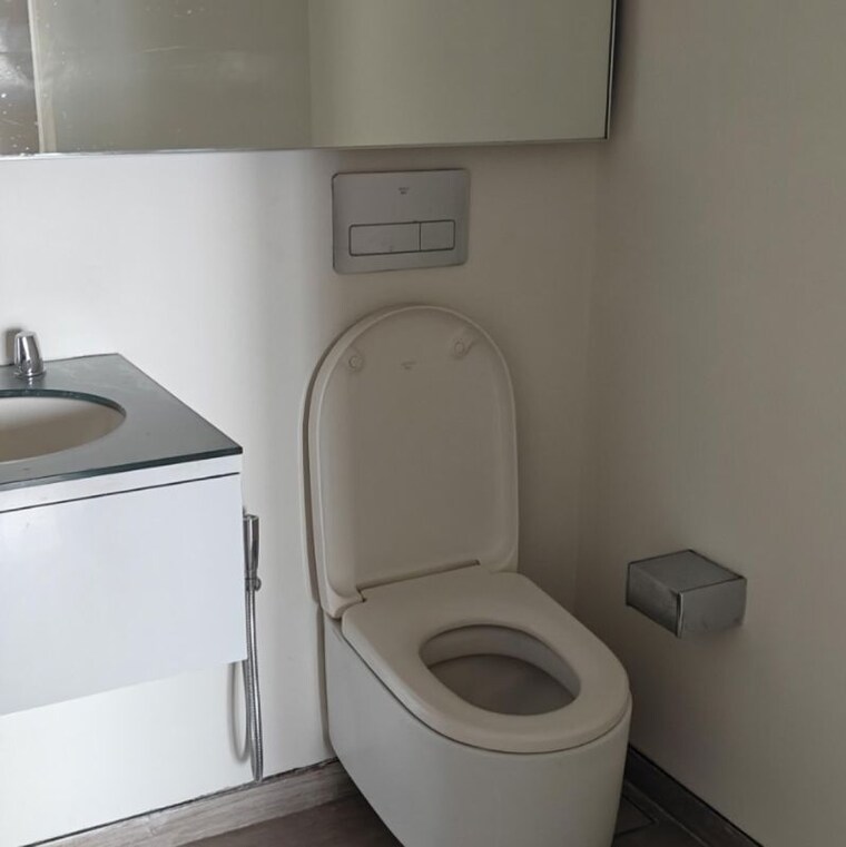 Bathroom, lodha-the-world-towers-world-one-tier-2 3 Bedroom 2405 Sq.Ft. Apartment In Empire Mill Mumbai 9753256