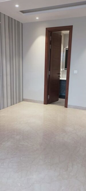 Room in 4 BHK Apartment at Pioneer Araya, Sector 62 – for Rent