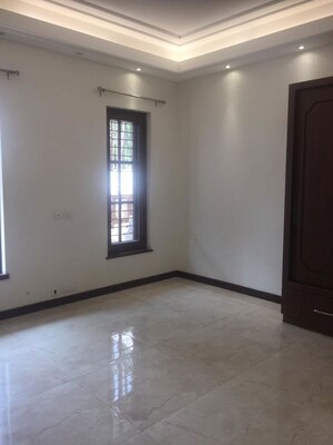 Room in 4 BHK Apartment at Pioneer Araya, Sector 62 – for Rent