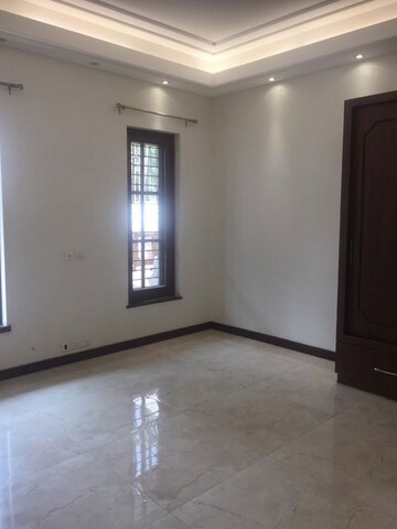 Room in 4 BHK Apartment at Pioneer Araya, Sector 62 – for Rent