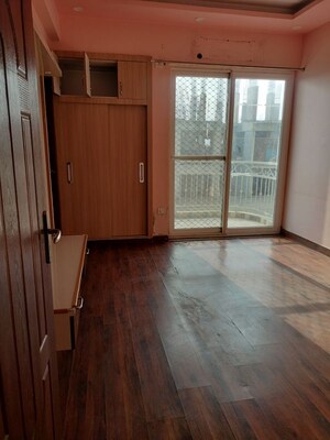 Room in 3.5 BHK Apartment at Urbtech Hilston, Sector 79 – for Rent