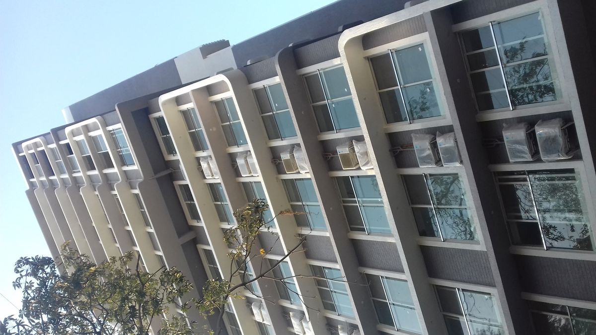 3 BHK + Servant Room Apartment For Sale in Khar West