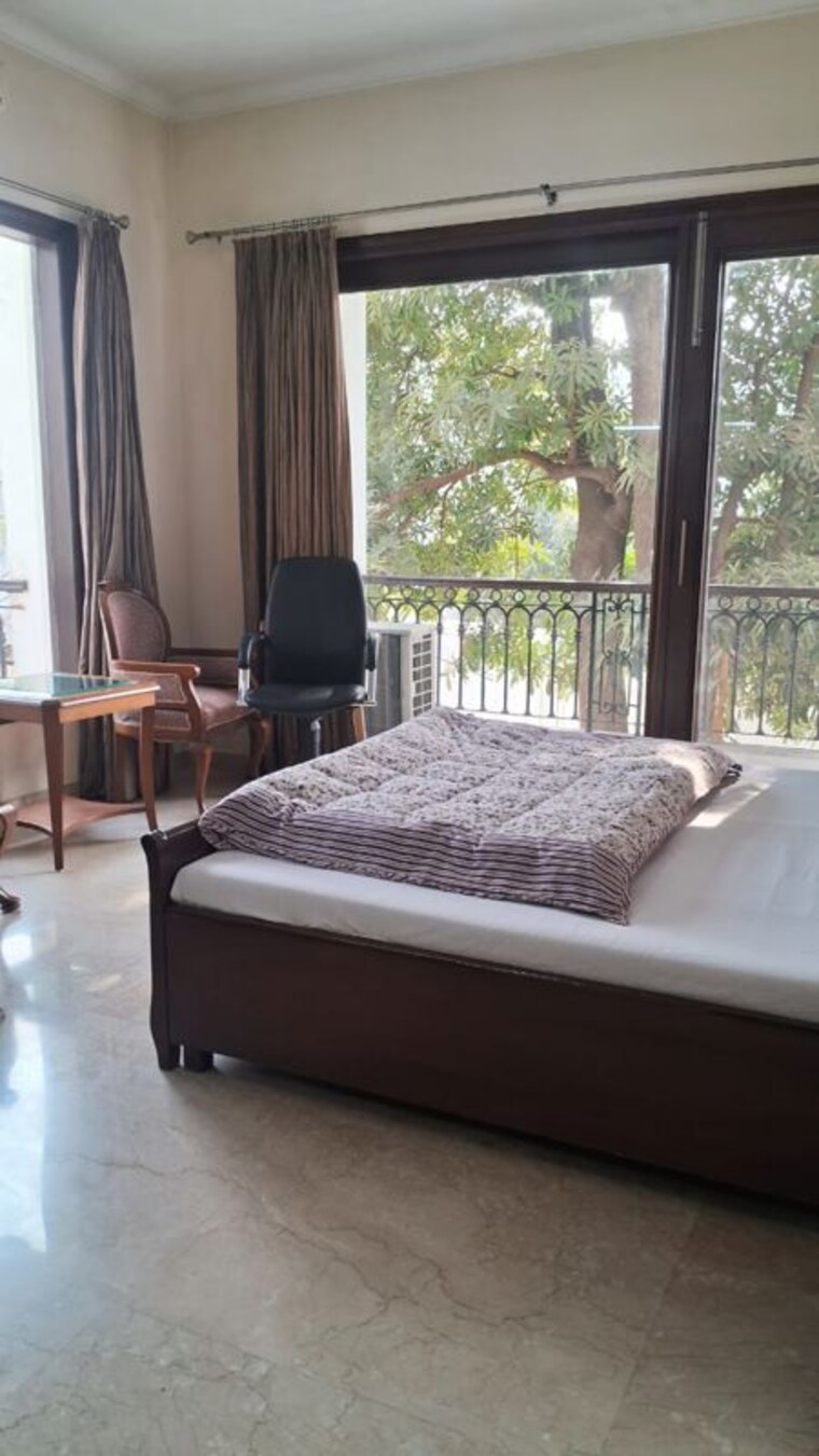 Bedroom, defence colony 3 Bedroom 1600 Sq.Ft. Builder Floor In Defence Colony Delhi 9753335