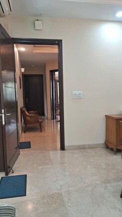3 BHK + Servant Room Builder Floor For Rent in Defence Colony