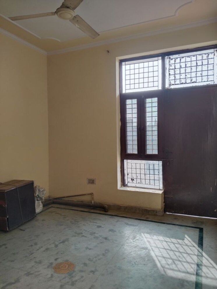 Room, ashoka-enclave-3 2 Bedroom 1500 Sq.Ft. Apartment In Sector 35 Faridabad 9753408