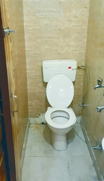 Bathroom in 1 BHK Builder Floor at Rohini Sector 8 – for Rent