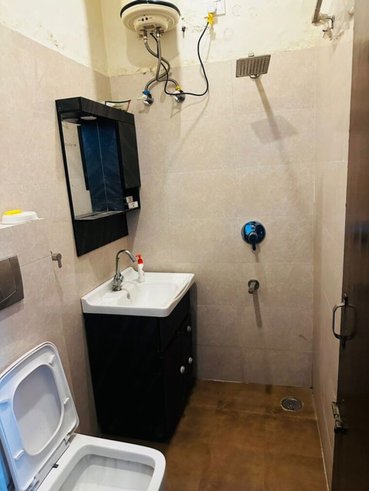 Team Area, dhakoli 4 Bedroom 150 Sq.Yd. Builder Floor In Dhakoli Zirakpur 9753614