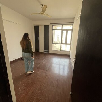 Room in 2 BHK Apartment at Eldeco Aamantran, Sector 119 – for Rent