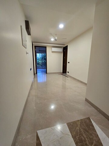 Building Lobby in 4 BHK Apartment at DLF The Icon, Dlf Phase V – for Rent