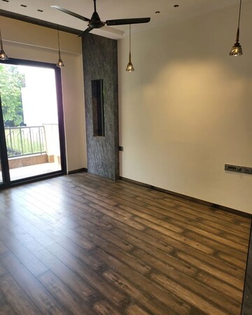 Room in 4 BHK Apartment at DLF The Icon, Dlf Phase V – for Rent