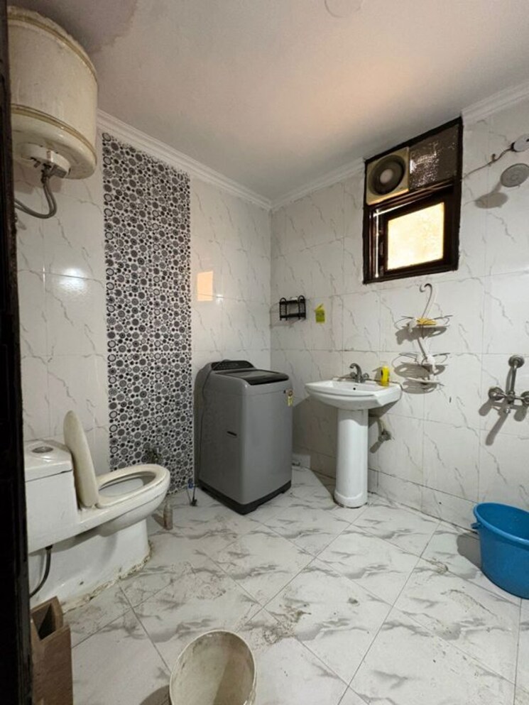 Bathroom, saket 3 Bedroom 1500 Sq.Ft. Builder Floor In Saket Delhi 9753740