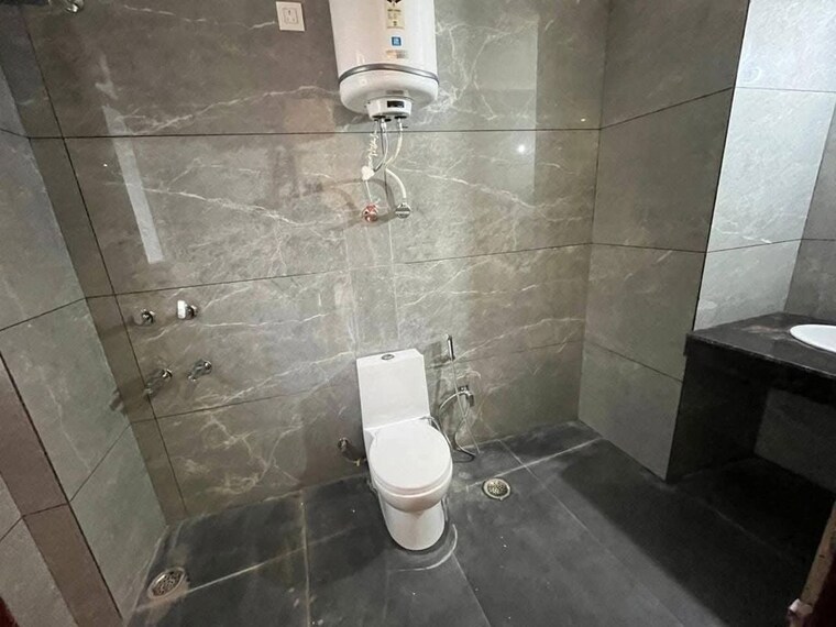 Bathroom, saket 1 Bedroom 500 Sq.Ft. Builder Floor In Saket Delhi 9753776