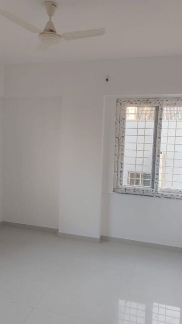Room in 2 BHK Apartment at Rohan Gracious Garden, Kharadi – for Rent