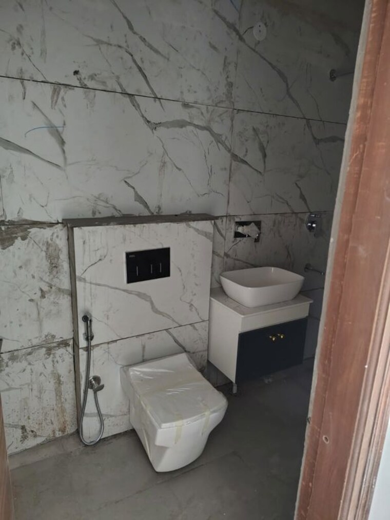 Bathroom, dhakoli 3 Bedroom 112 Sq.Yd. Builder Floor In Dhakoli Zirakpur 9753817