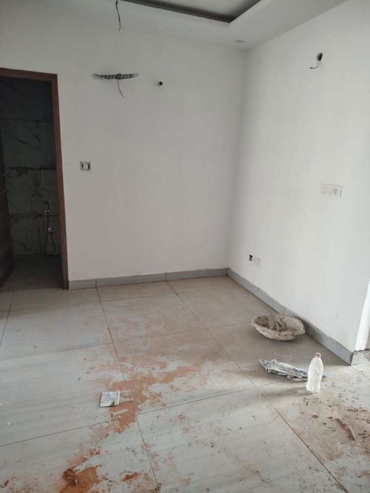 Room, dhakoli 3 Bedroom 112 Sq.Yd. Builder Floor In Dhakoli Zirakpur 9753817