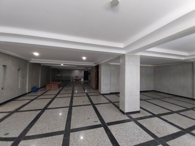  Parking, naraina 4 Bedroom 300 Sq.Yd. Builder Floor In Naraina Delhi 9753160