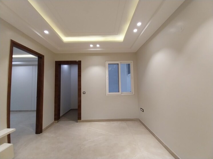 Room, naraina 4 Bedroom 300 Sq.Yd. Builder Floor In Naraina Delhi 9753160
