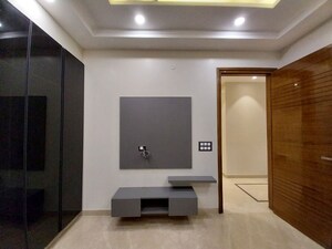 Furnished Amenities in 4 BHK Builder Floor at Naraina – for Sale