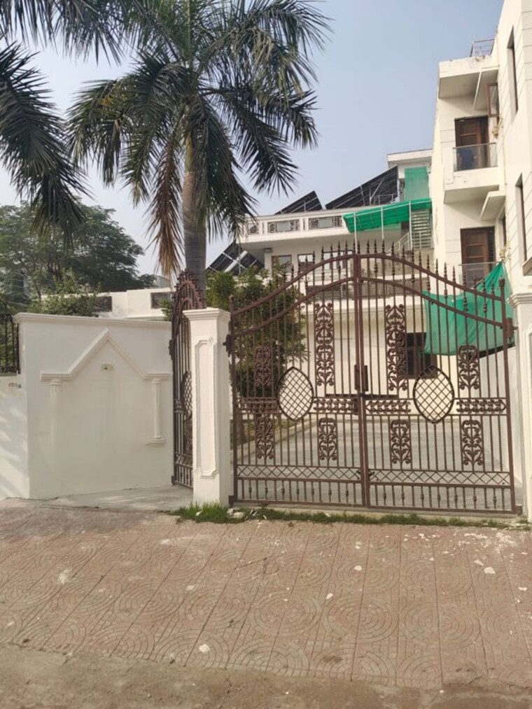 Exterior View, vetruvia-homes-3 3 Bedroom 400 Sq.Yd. Independent House In Sector 17 Faridabad 9753966