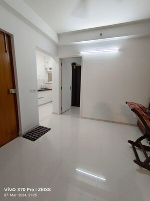 Furnished Amenities in 2 BHK Apartment at Amanora Gold Towers, Hadapsar – for Sale