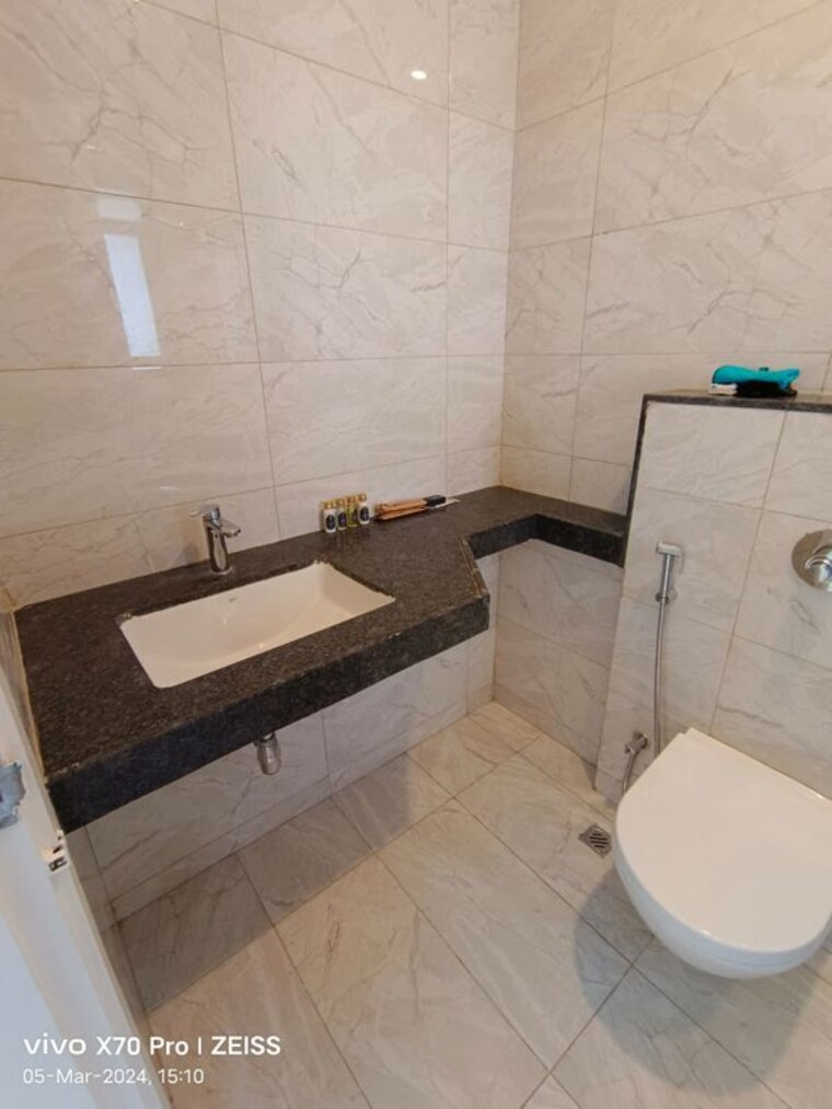 Bathroom, amanora-gold-towers 2 Bedroom 918 Sq.Ft. Apartment In Hadapsar Pune 9753863