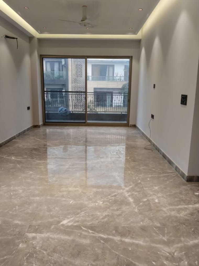 Room, naraina 4 Bedroom 300 Sq.Yd. Builder Floor In Naraina Delhi 9753903