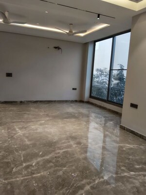 Room in 4 BHK Builder Floor at Naraina – for Sale