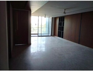 Room in 3.5 BHK Apartment at DLF Beverly Park II, Sector 25 – for Rent