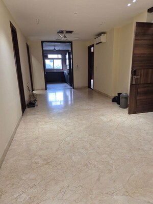 Room in 3.5 BHK Apartment at DLF Beverly Park II, Sector 25 – for Rent
