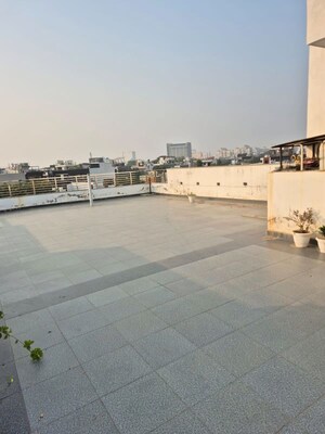 Parking in 3.5 BHK Apartment at DLF Beverly Park II, Sector 25 – for Rent