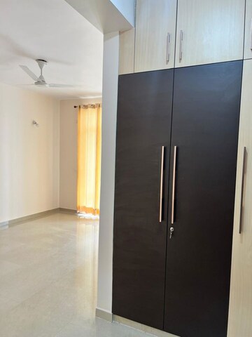 Furnished Amenities in 3.5 BHK Apartment at Omaxe R2, Gomti Nagar – for Rent